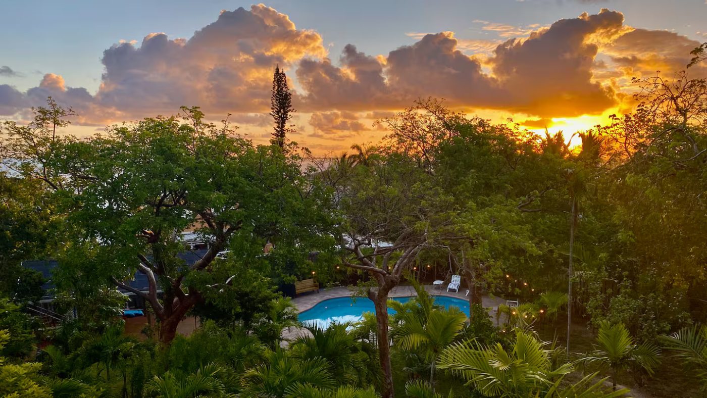 DreamSpace Estate &mdash; Private Pool at Sunrise