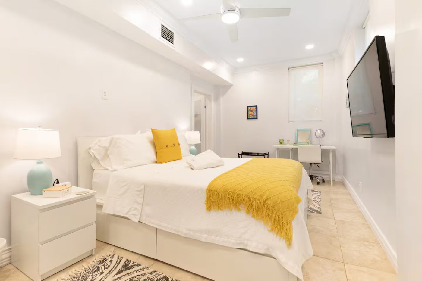 Sun Suite &mdash; Queen Bedroom
