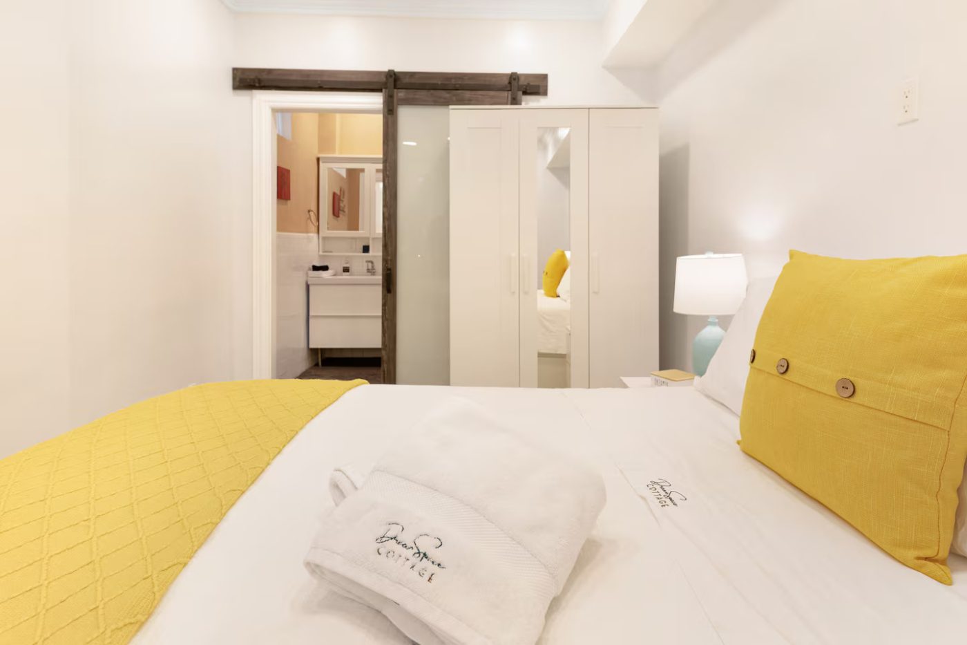 Sun Suite &mdash; Queen Bedroom