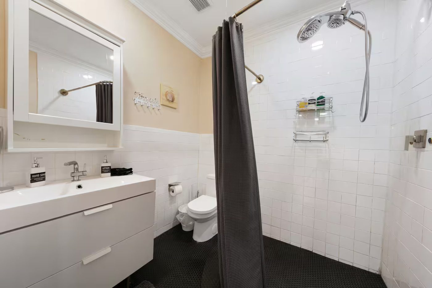 Moon Suite &mdash; Ensuite Bathroom