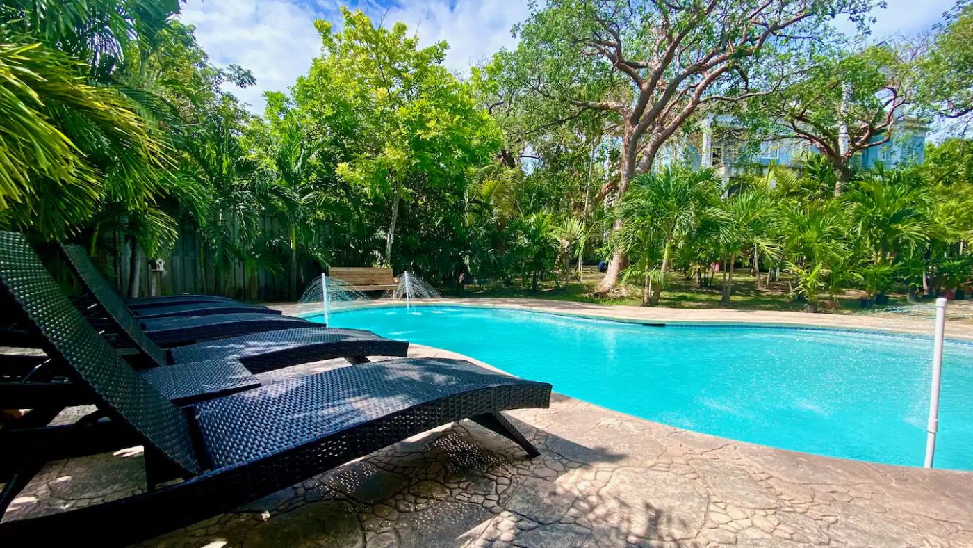 Private Pool &mdash; Garden Oasis